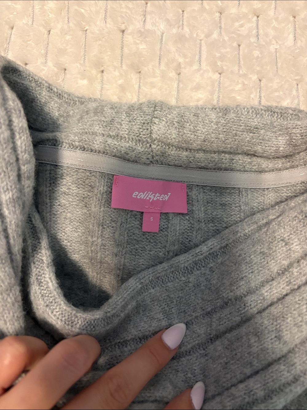Edikted Cozy Ribbed Off-Shoulder Sweater - Grey - Picture 3 of 6